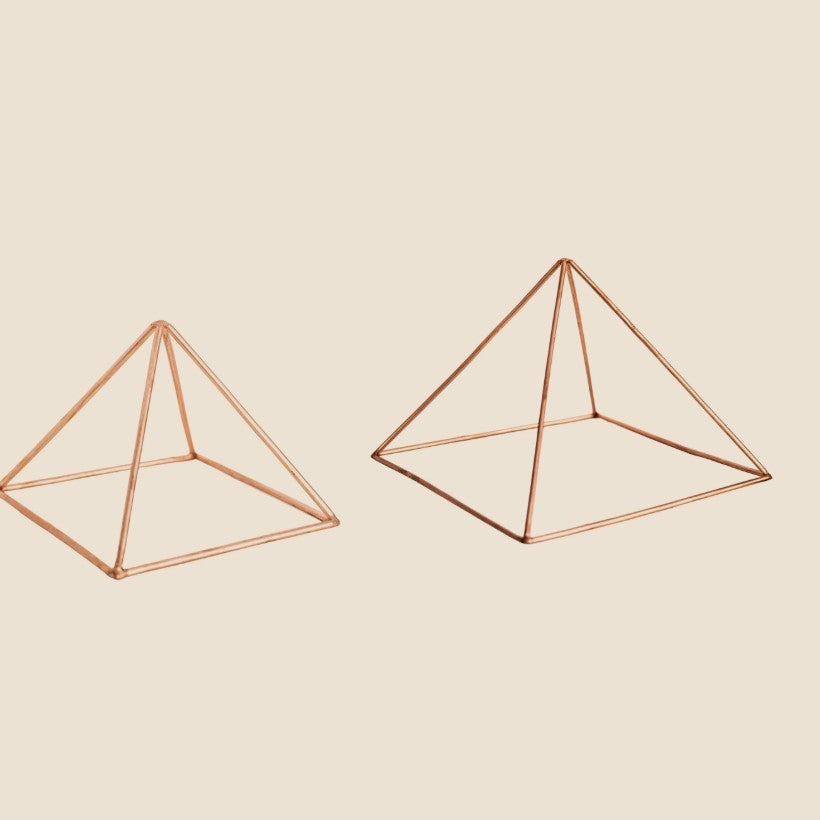 Pyramide énergisante en cuivre lisse