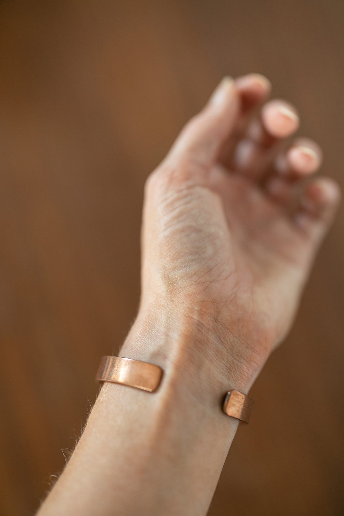 Kopero Premium Bracelet en Cuivre Lisse, photo détaillée des extrémités ouvertes de la manchette lisse