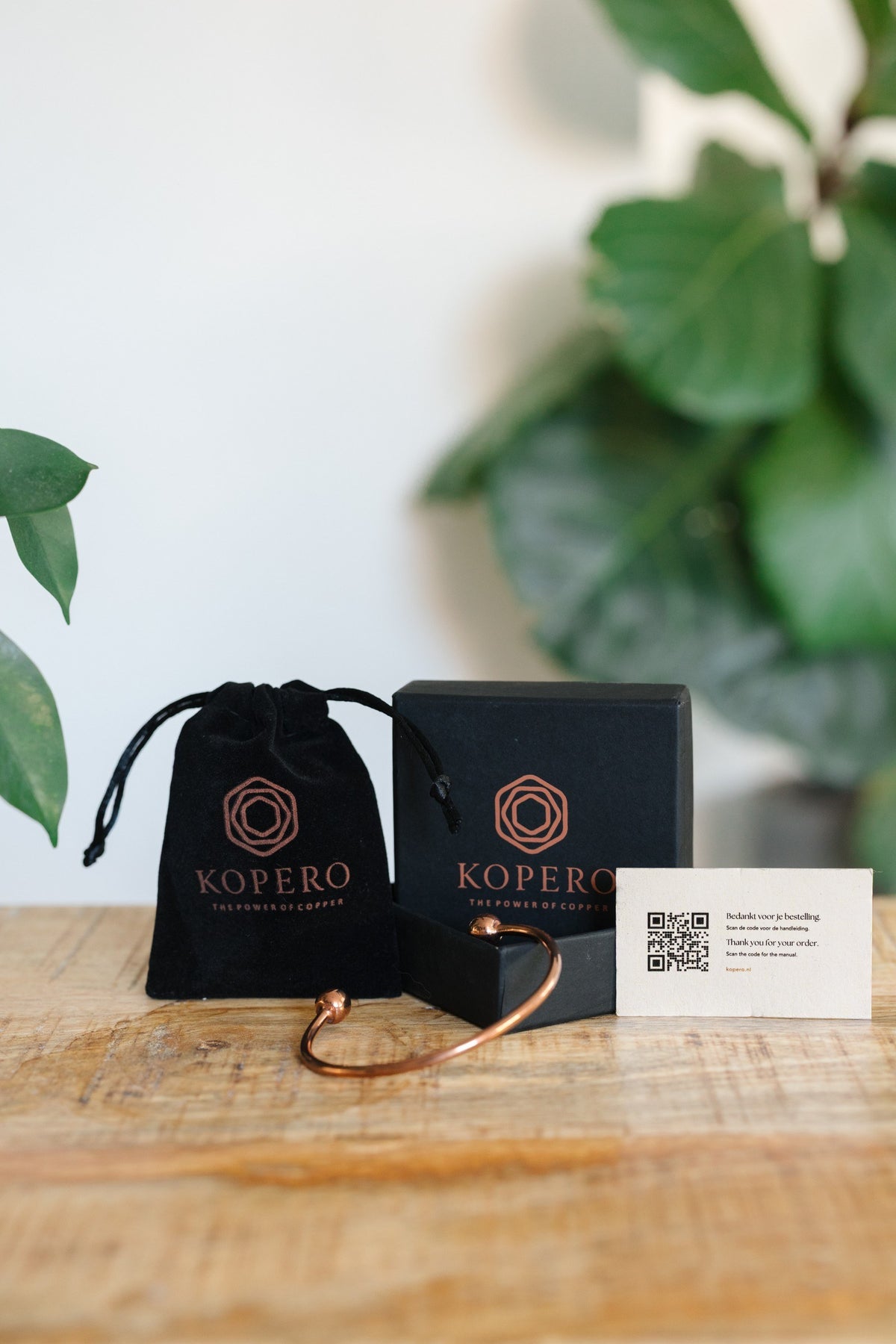 Kopero Bracelet en cuivre Rond, avec la petite boîte noire, la pochette en velours et la carte de remerciement