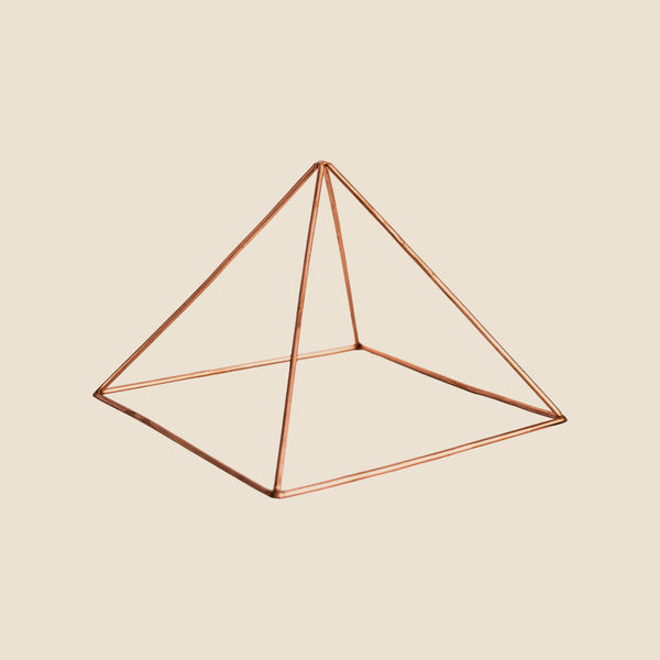Kopero Pyramide énergisante en cuivre lisse Grande (23,56 cm)