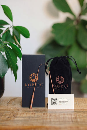Kopero Gratte-langue en cuivre, avec la boîte Kopero noire, la pochette en velours et la carte de remerciement