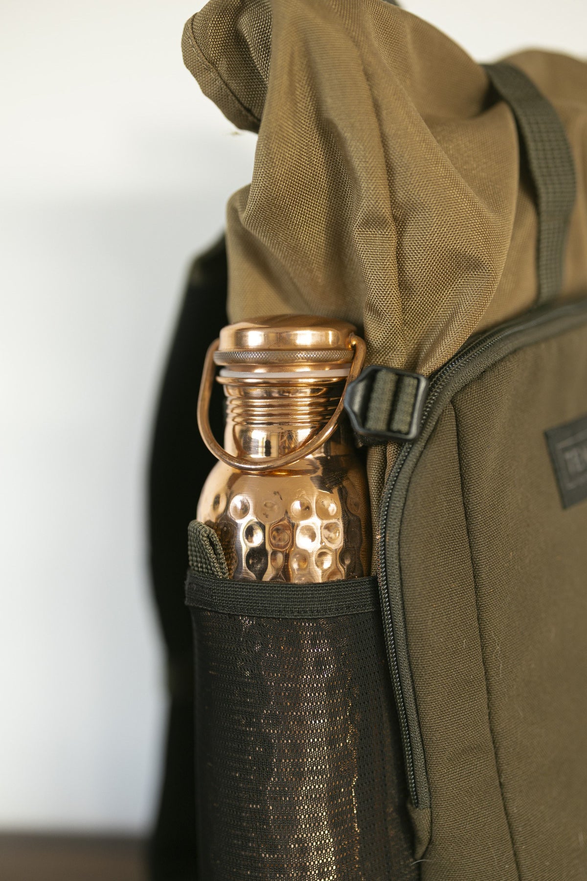 Kopero Gourde en cuivre Martelé, dans la poche à gourde d'un sac à dos
