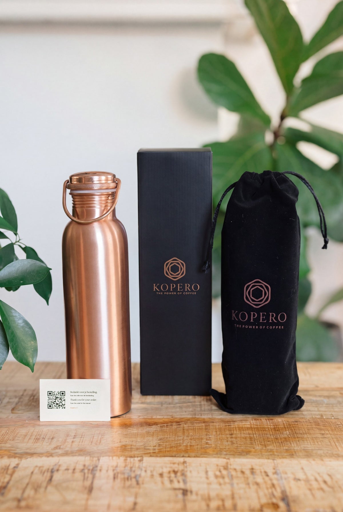 Kopero Gourde en cuivre Lisse, avec la boîte Kopero noire, la pochette en velours et la carte de remerciement