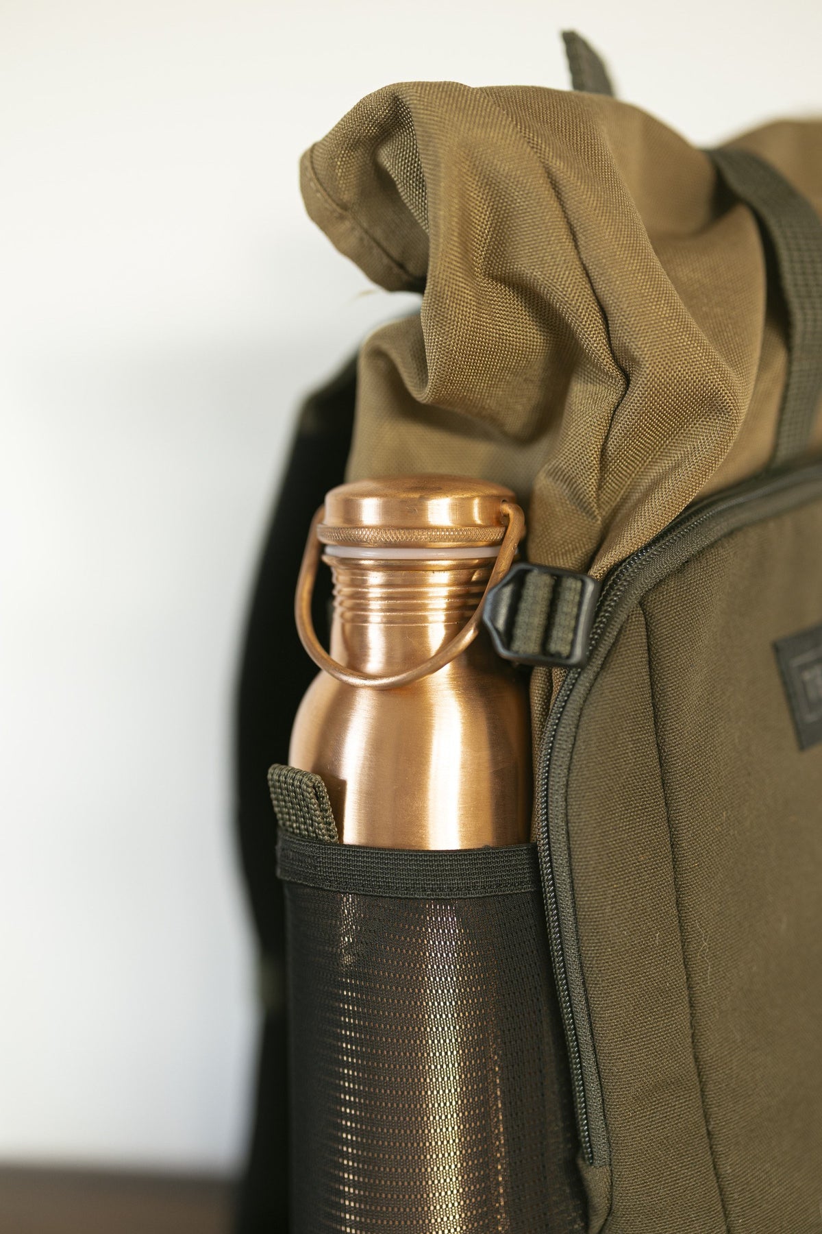 Kopero Gourde en cuivre Lisse, dans la poche à gourde d'un sac à dos